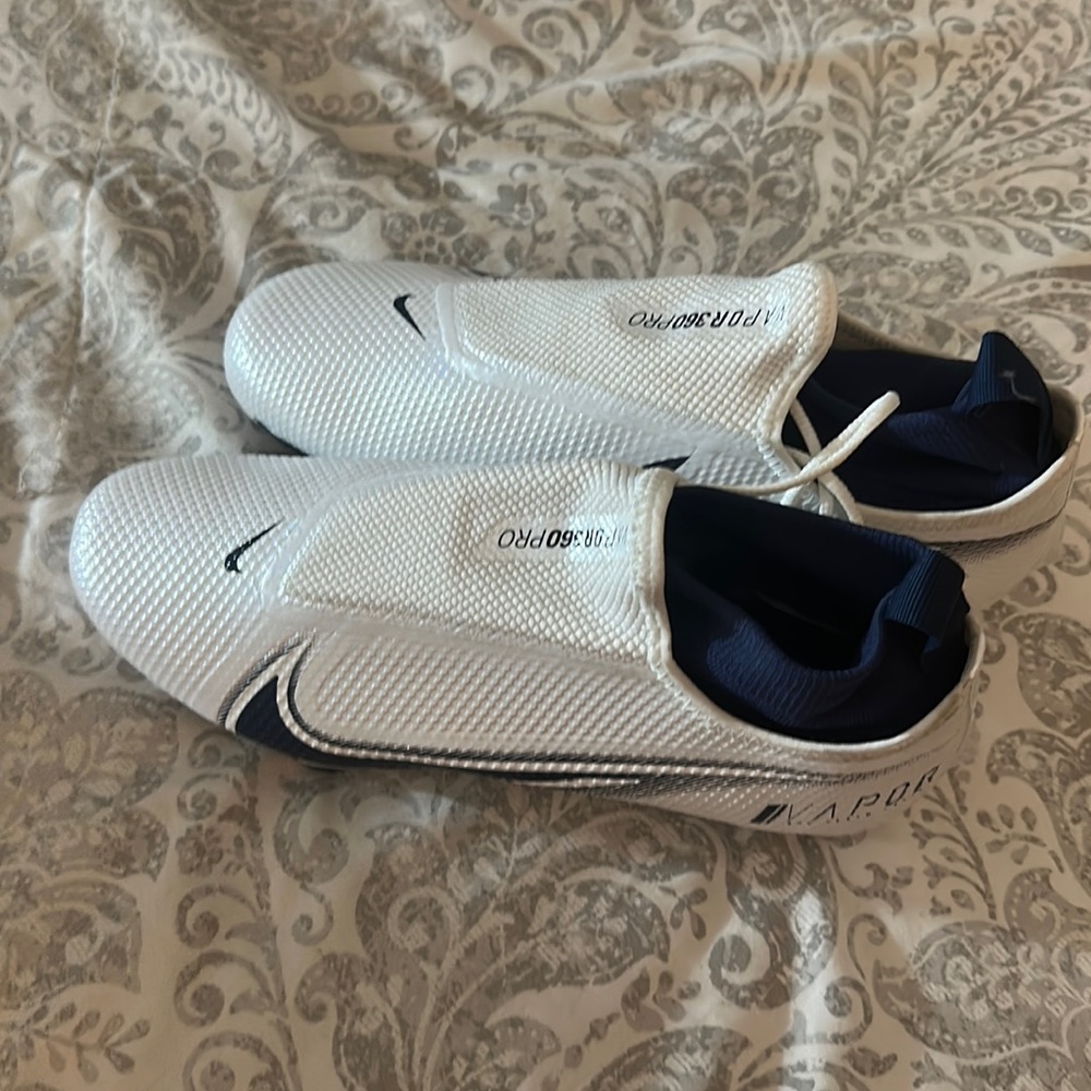 Soccer / football cleats